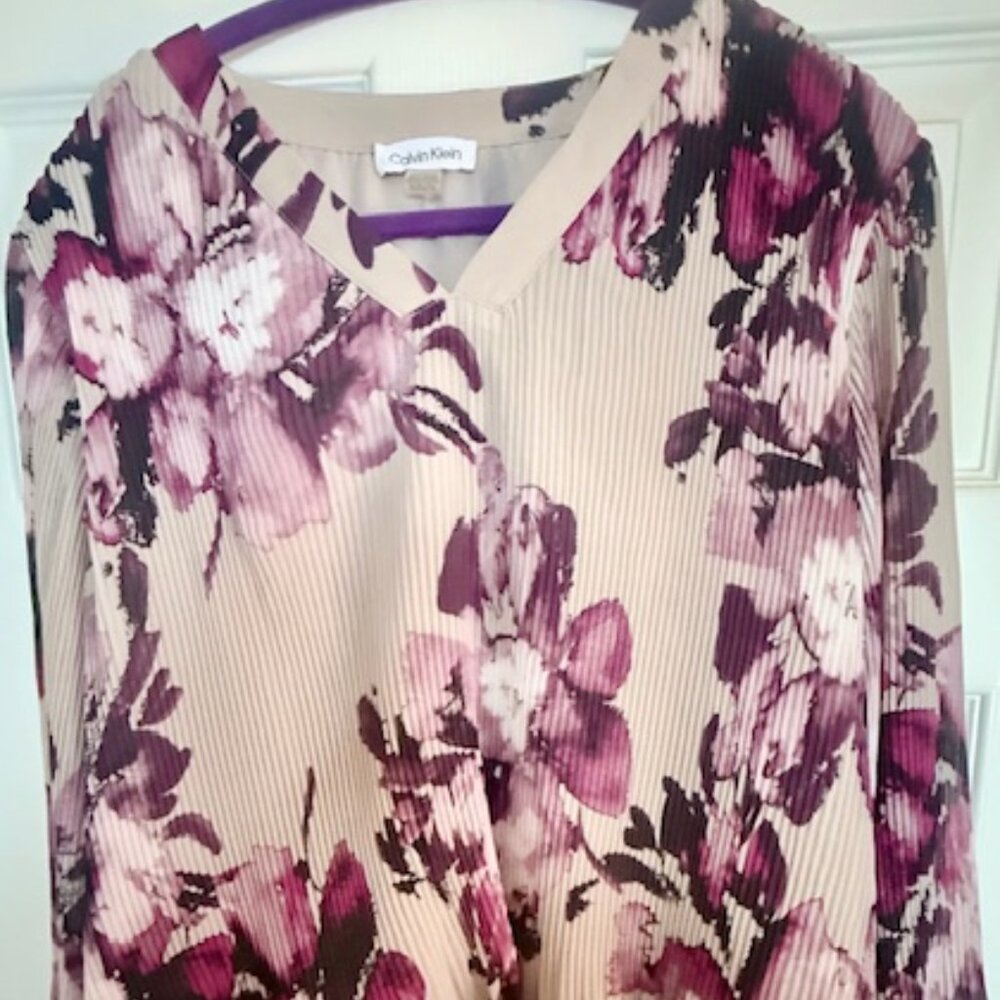 CALVIN KLEIN XL CREAM FLORAL BLOUSE - NEW WITH TAGS